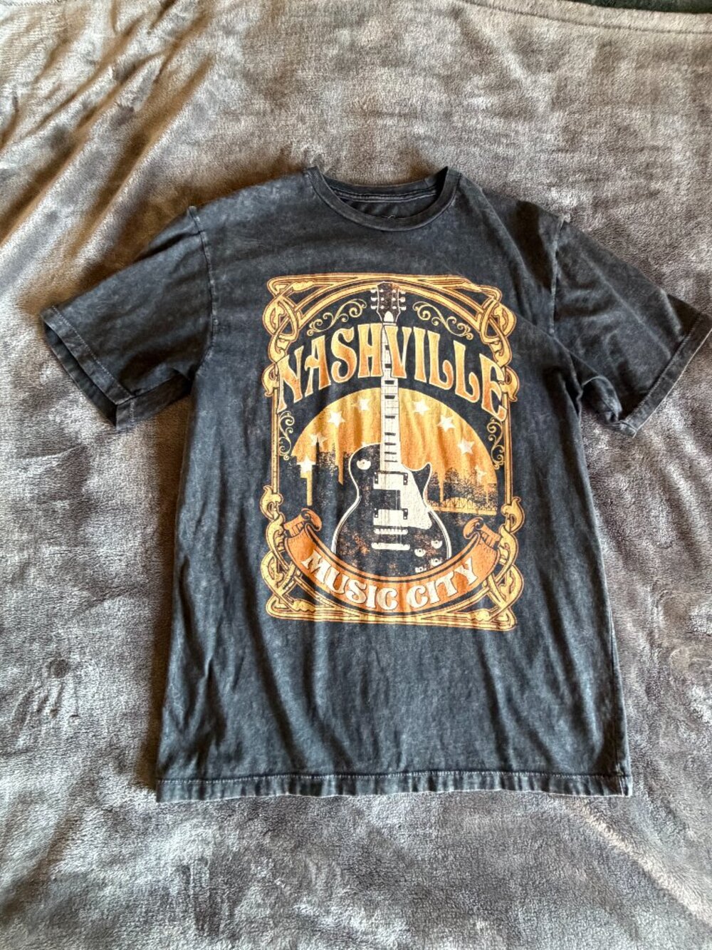 Like New Lotus Fashion Nashville Tee Size Medium